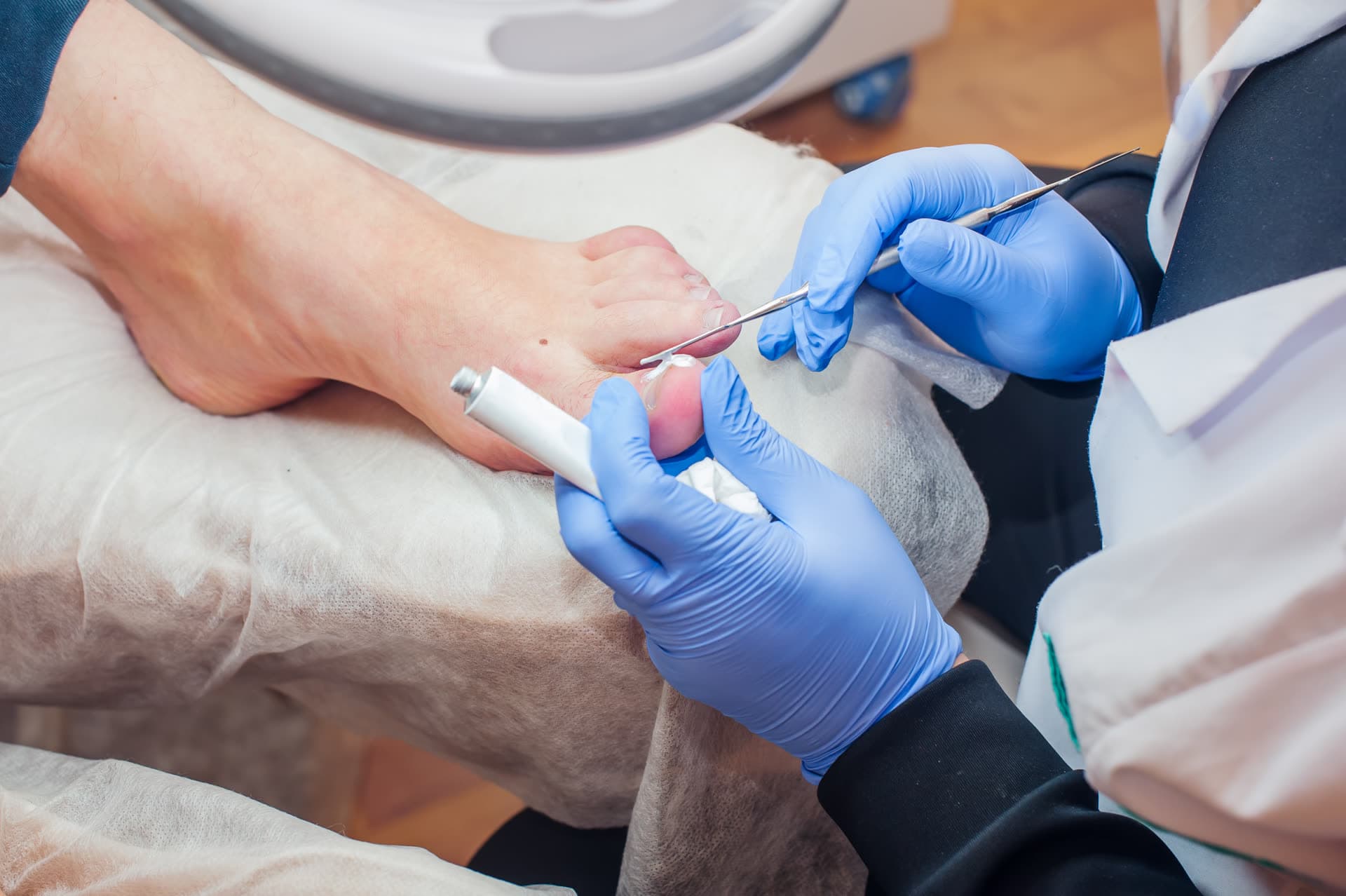 Pansement — étape des soins de pédicurie au cabinet Renevey & Dourgian à Dijon
